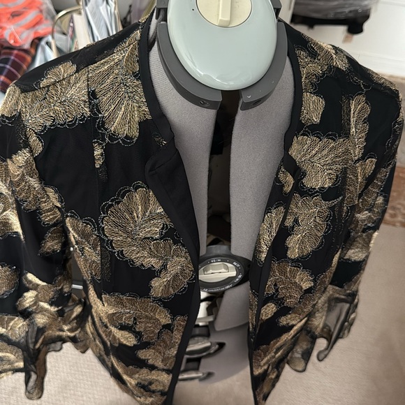 Gold leaf embroidery blazer - Picture 6 of 12